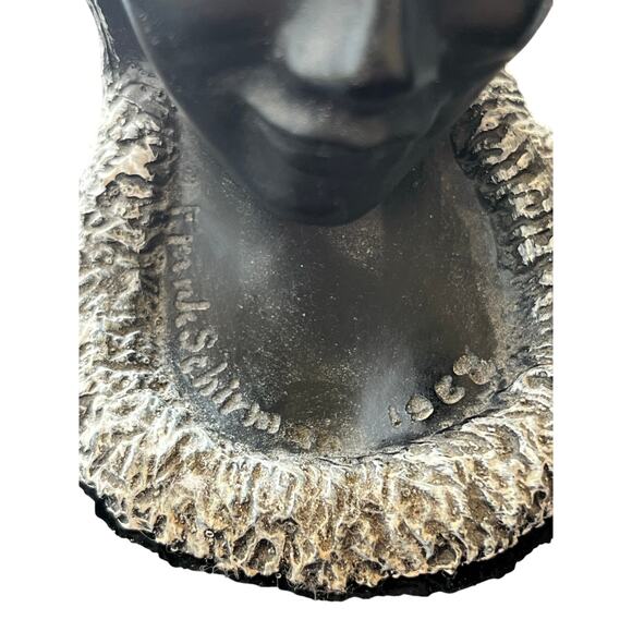 momi and kona black coral busts. Made by Frank Schirman - Picture 4 of 5